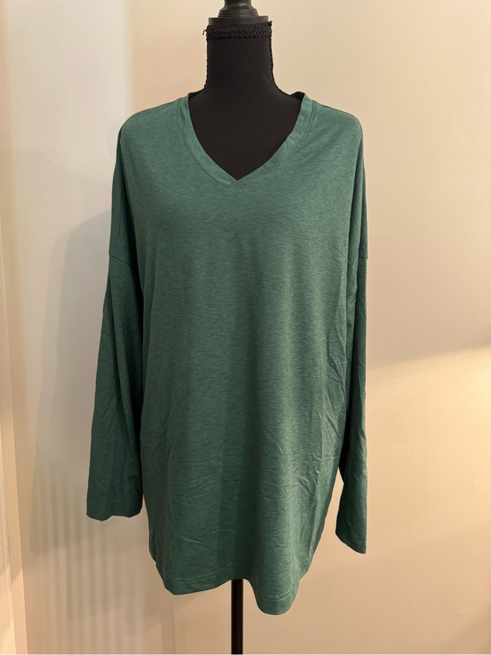 Ripskirt Hawaii Long Sleeve V-Neck Tee in Teal Green